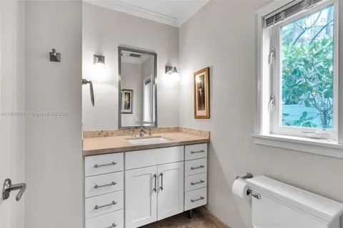 $2,590,000 | 3435 Royal Palm Avenue, Miami Beach, FL 33140