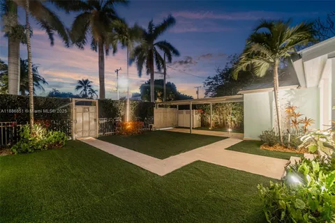$2,590,000 | 3435 Royal Palm Avenue, Miami Beach, FL 33140