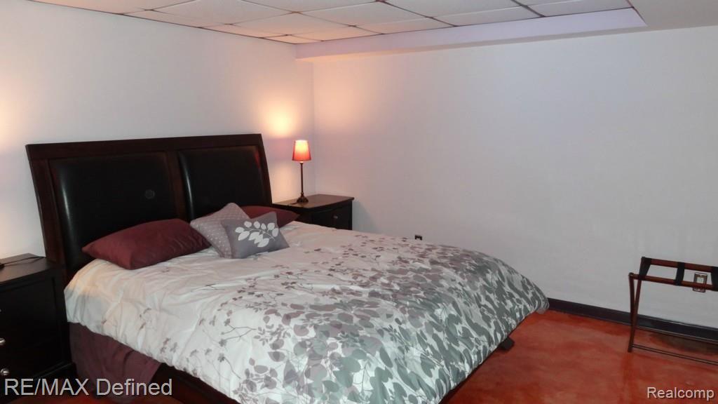 1130 Seneca Road Lake Orion, MI 48362 - Photo 25 of 32 Lower Bedroom