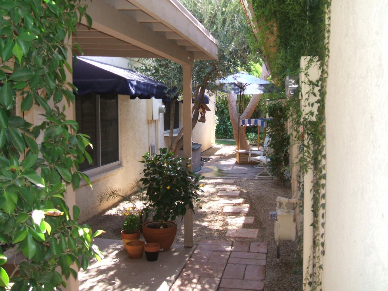 5627 South Outrigger Road Tempe, AZ 85283 - Photo 7 of 9 Side yard