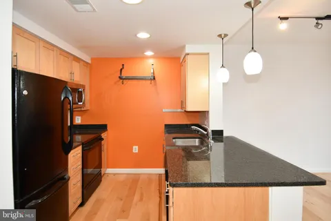 $2,400 | 2001 15th Street North, Unit 221, Arlington, VA 22201