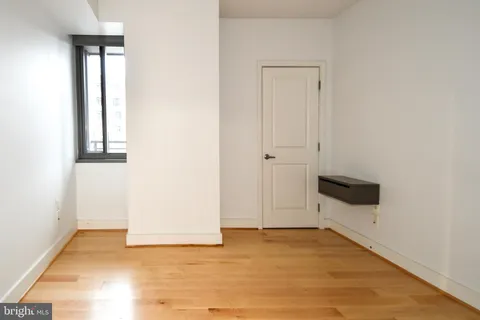 $2,400 | 2001 15th Street North, Unit 221, Arlington, VA 22201