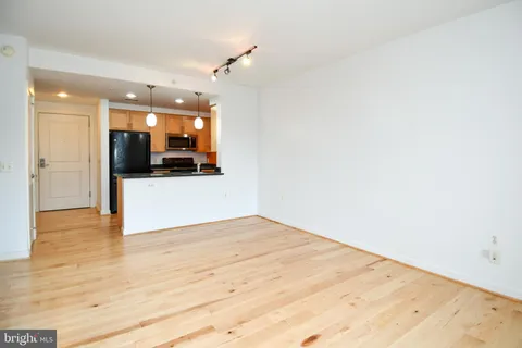 $2,400 | 2001 15th Street North, Unit 221, Arlington, VA 22201