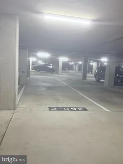 $2,400 | 2001 15th Street North, Unit 221, Arlington, VA 22201