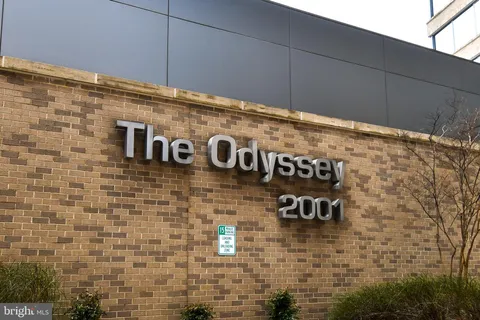 $2,400 | 2001 15th Street North, Unit 221, Arlington, VA 22201