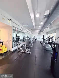 $2,400 | 2001 15th Street North, Unit 221, Arlington, VA 22201