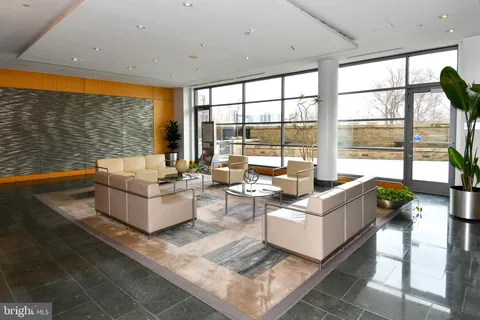 $2,400 | 2001 15th Street North, Unit 221, Arlington, VA 22201