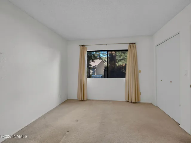 a view of empty room with window