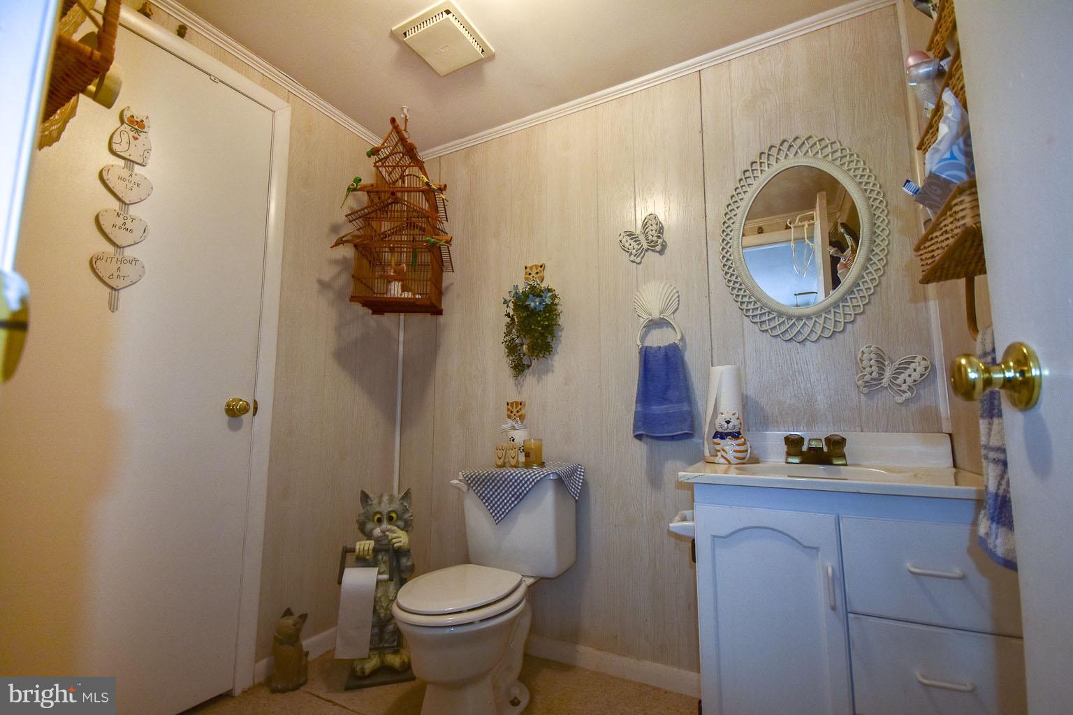 8099 Summit Point Road Charles Town, WV 25414 - Photo 14 of 26 Bath