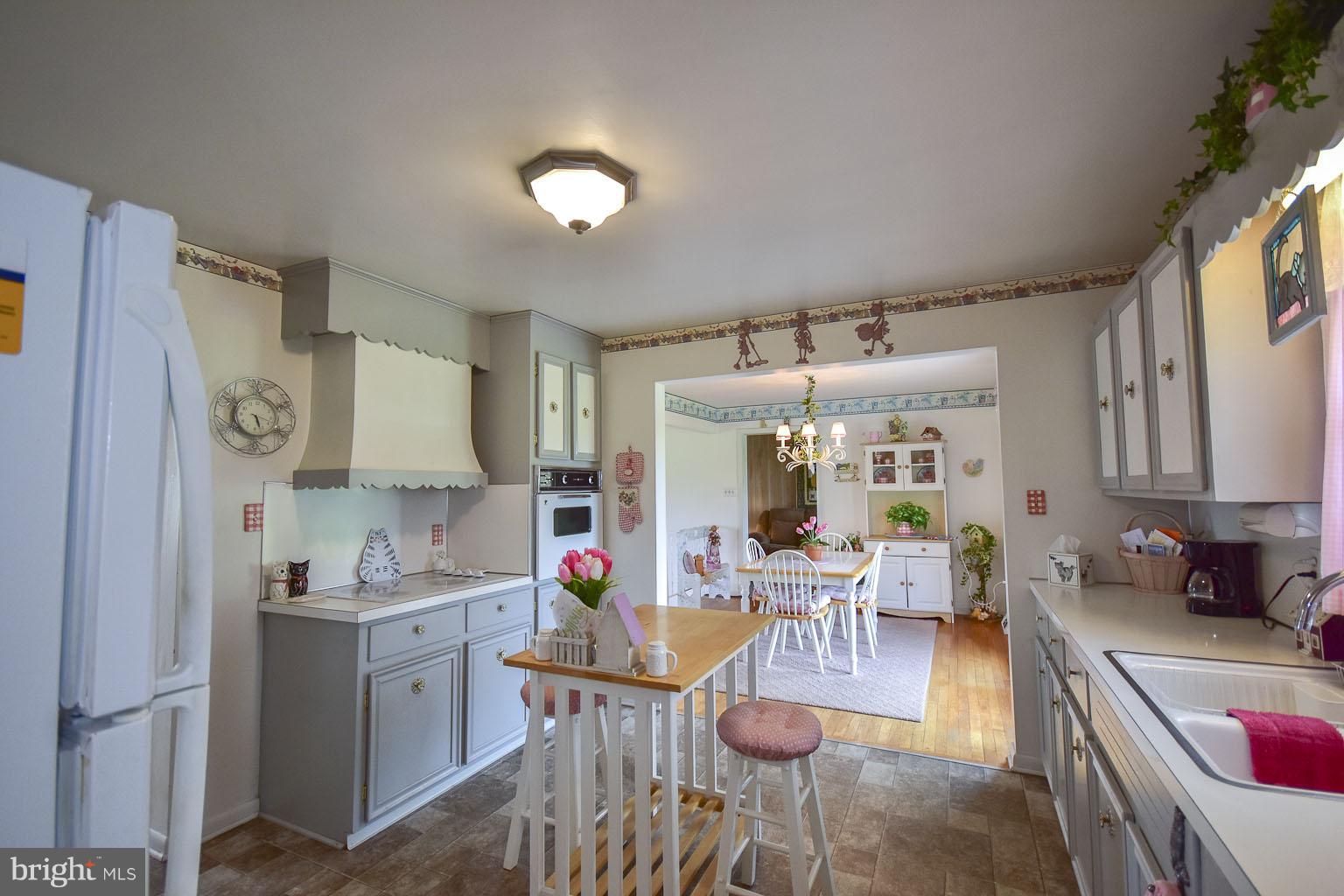 8099 Summit Point Road Charles Town, WV 25414 - Photo 5 of 26 Kitchen