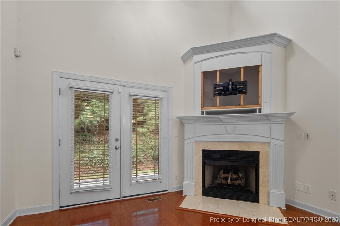 930 Westland Ridge Road Fayetteville, NC 28311 - Photo 18 of 50 a living room with a fireplace