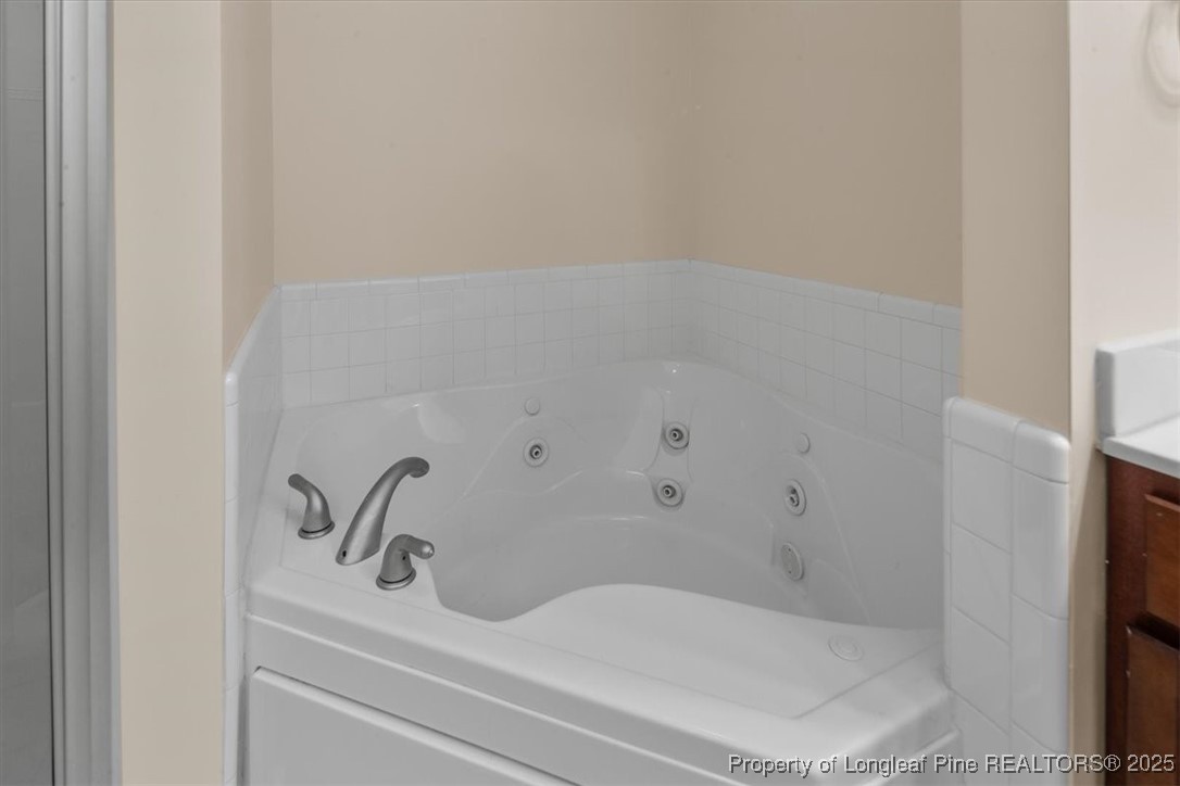 930 Westland Ridge Road Fayetteville, NC 28311 - Photo 27 of 50 a bathroom with a bathtub