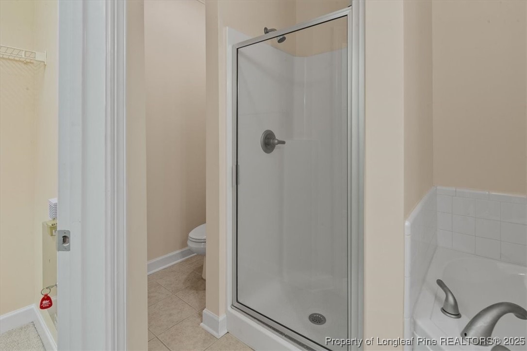 930 Westland Ridge Road Fayetteville, NC 28311 - Photo 28 of 50 a bathroom with a glass shower door
