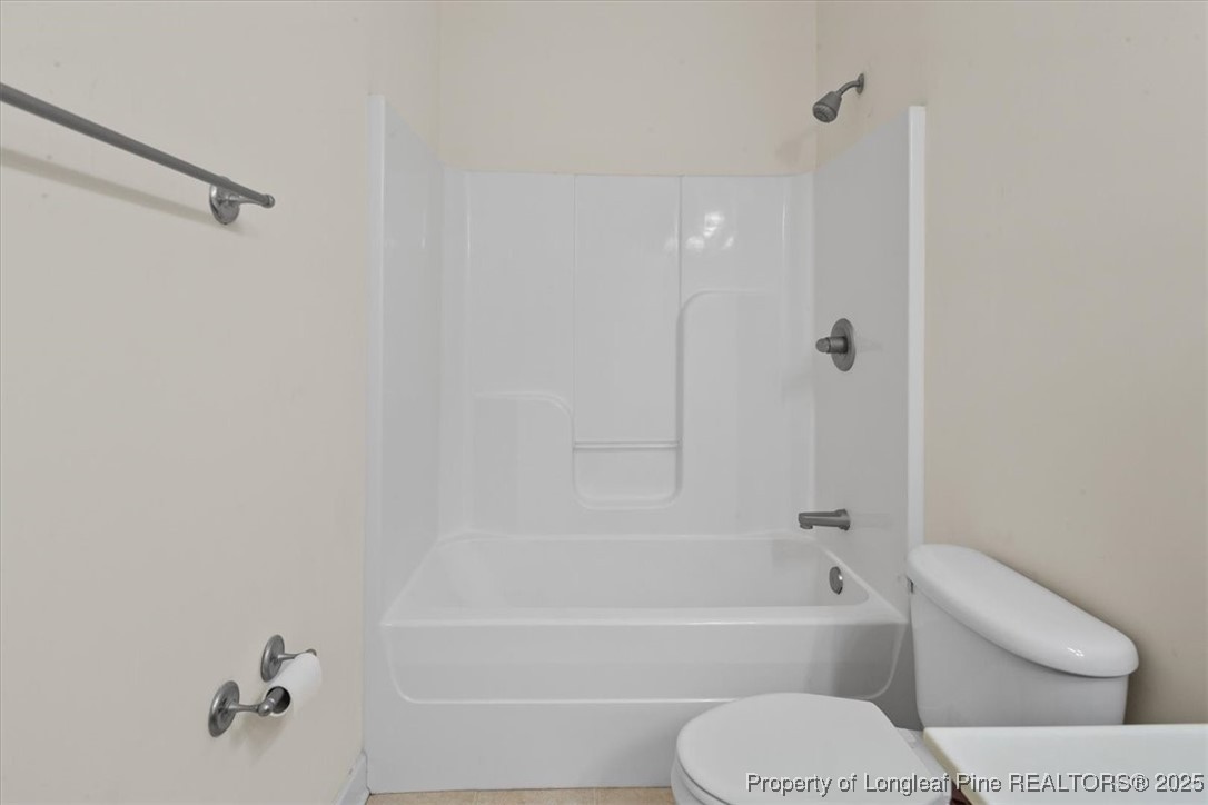 930 Westland Ridge Road Fayetteville, NC 28311 - Photo 39 of 50 a bathroom with a toilet and a bathtub