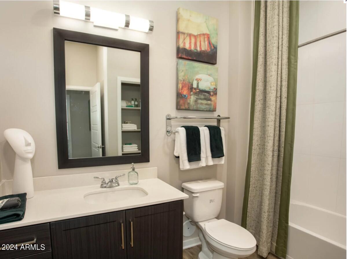 4949 North 7th Street, Unit A2 Phoenix, AZ 85014 - Photo 4 of 18 Bathroom