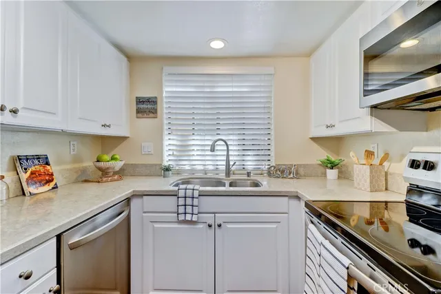 $585,000 | 25541 Indian Hill Lane, Unit O, Laguna Hills, CA 92653