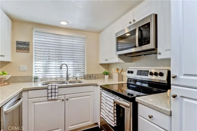 $585,000 | 25541 Indian Hill Lane, Unit O, Laguna Hills, CA 92653