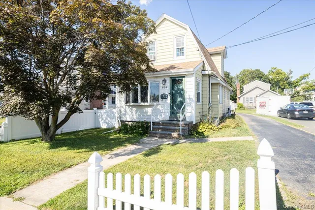 $599,000 | 404 Silver Lane, Oceanside, NY 11572