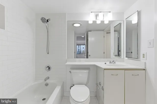 $2,150 | 2111 Wisconsin Avenue Northwest, Unit 514, Washington, DC 20007