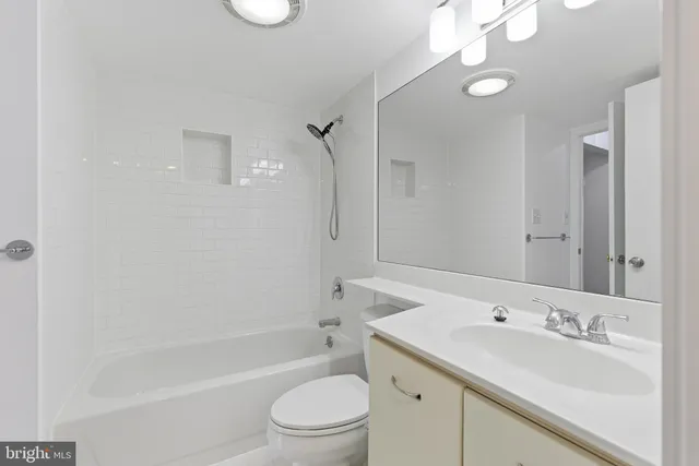 $2,150 | 2111 Wisconsin Avenue Northwest, Unit 514, Washington, DC 20007