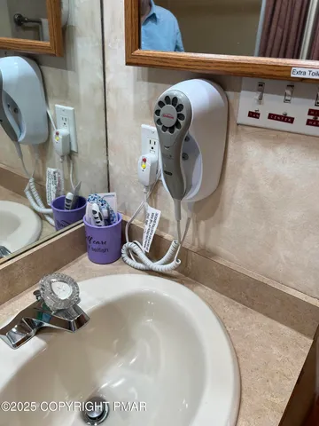 a close view of sink and tap
