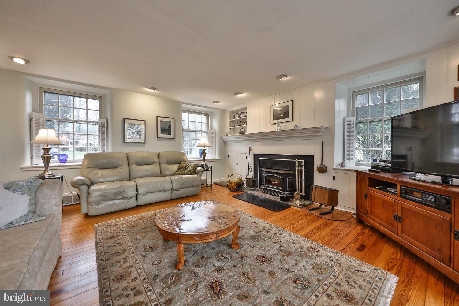 715 Sunset Road Glenside, PA 19038 - Photo 7 of 35 living room