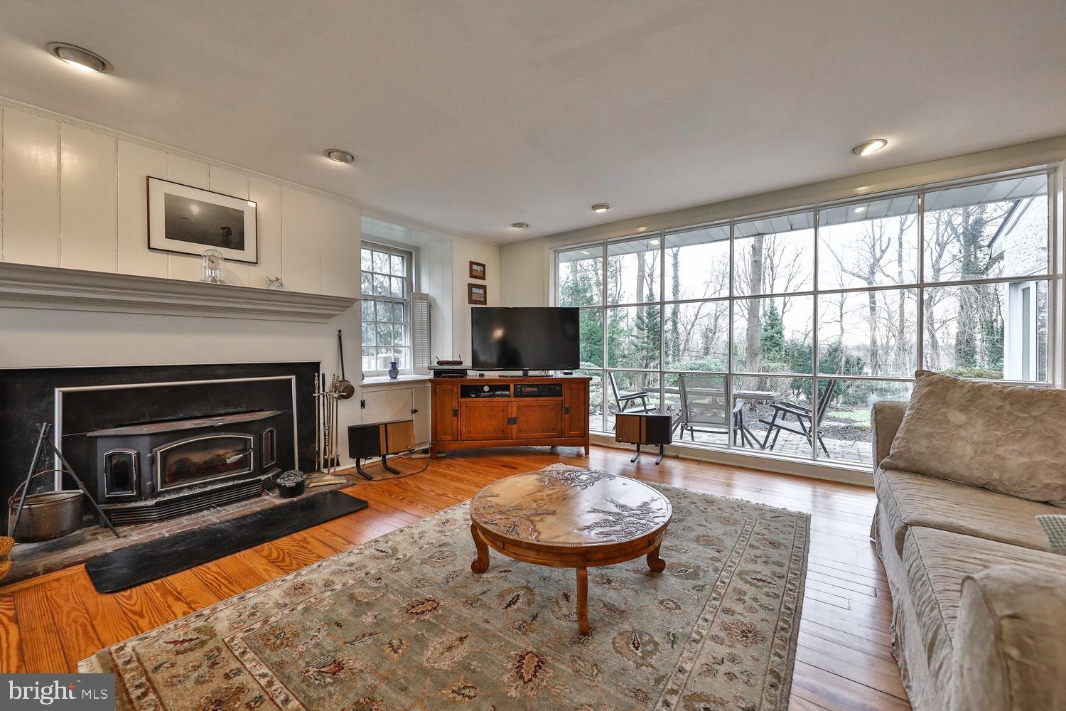 715 Sunset Road Glenside, PA 19038 - Photo 9 of 35 living room with rear facing window