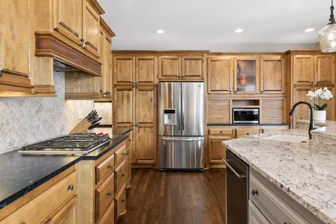 $1,095,000 | 7011 Highover Drive, Chanhassen, MN 55317