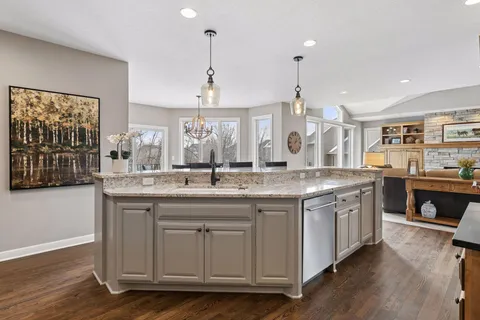 $1,095,000 | 7011 Highover Drive, Chanhassen, MN 55317