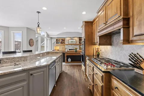 $1,095,000 | 7011 Highover Drive, Chanhassen, MN 55317