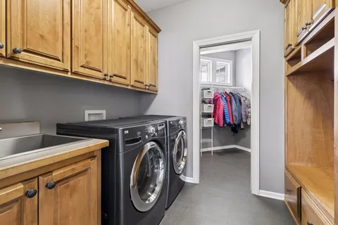 $1,095,000 | 7011 Highover Drive, Chanhassen, MN 55317