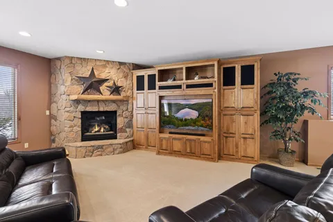 $1,095,000 | 7011 Highover Drive, Chanhassen, MN 55317