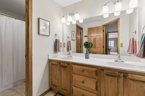 $1,095,000 | 7011 Highover Drive, Chanhassen, MN 55317