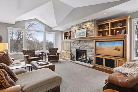 $1,095,000 | 7011 Highover Drive, Chanhassen, MN 55317