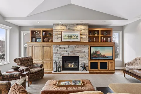 $1,095,000 | 7011 Highover Drive, Chanhassen, MN 55317