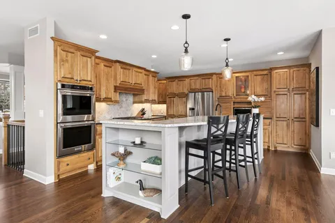 $1,095,000 | 7011 Highover Drive, Chanhassen, MN 55317