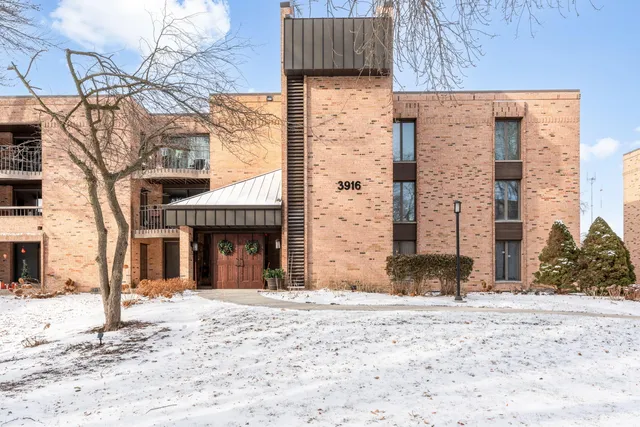 $214,999 | 3916 North Oakland Avenue, Unit 224, Shorewood, WI 53211