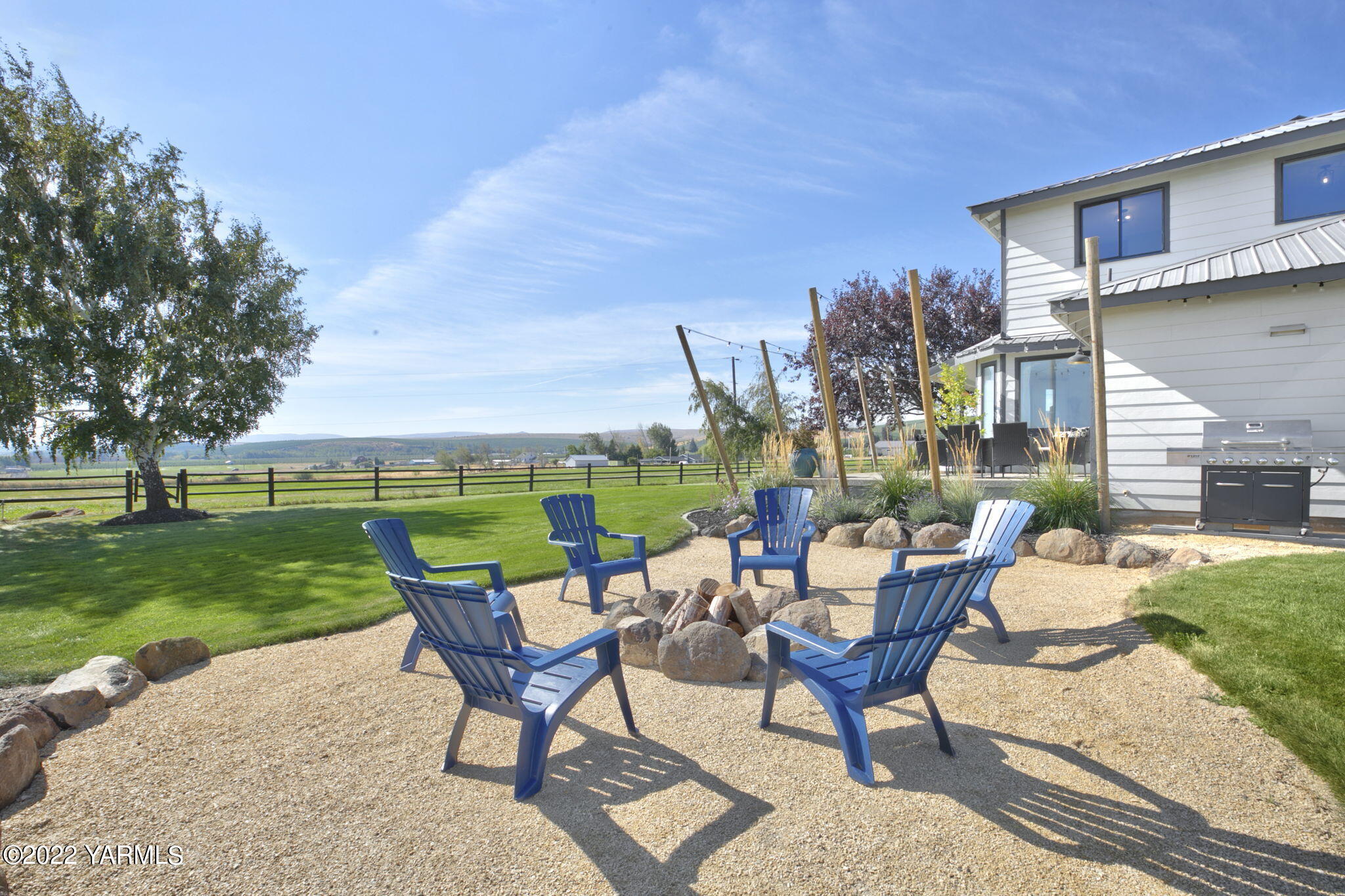 341 Section 1 Road Tieton, WA 98947 - Photo 28 of 44 a view of a chairs and table in the garden