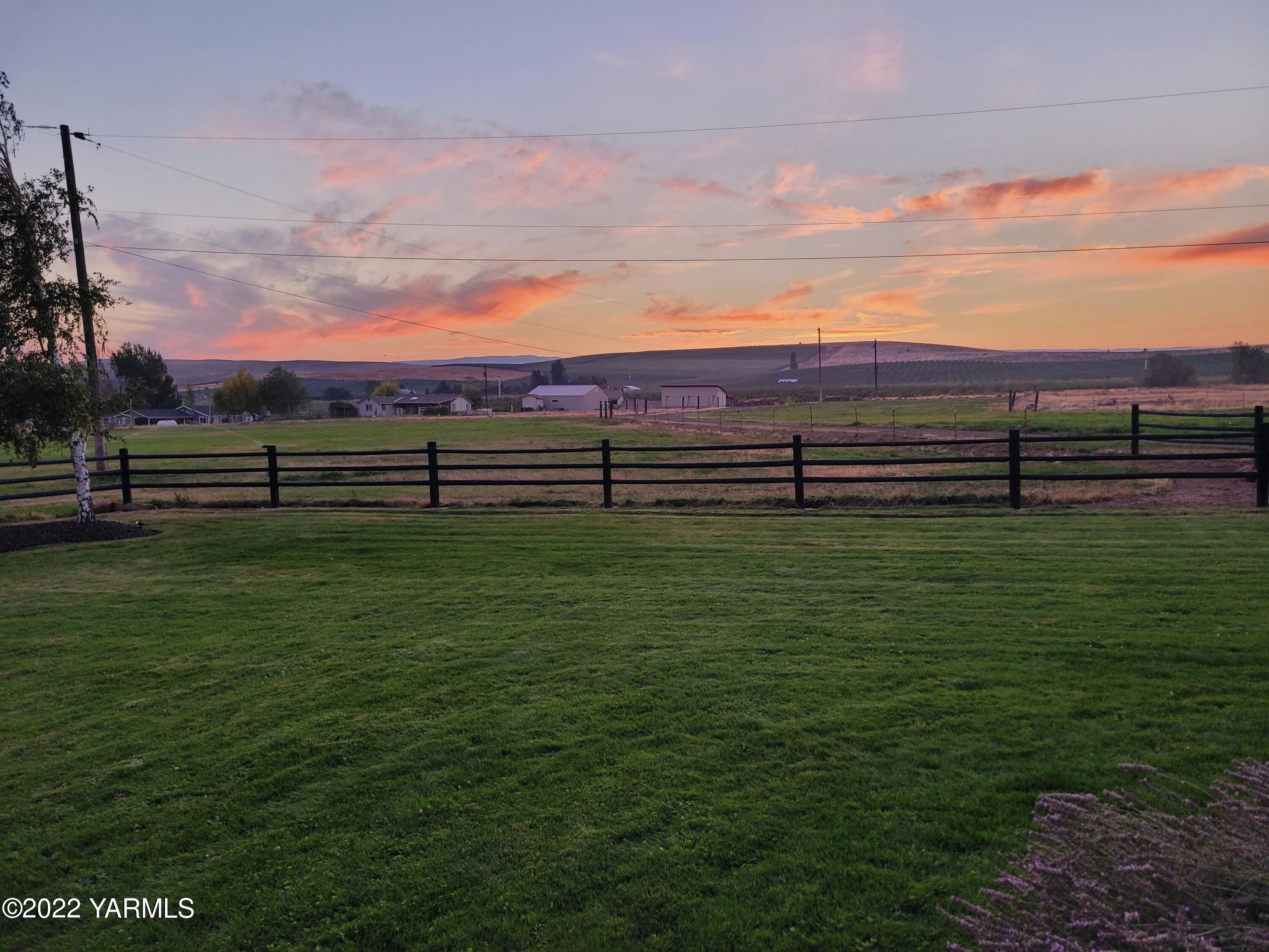 341 Section 1 Road Tieton, WA 98947 - Photo 44 of 44 a view of outdoor space and yard