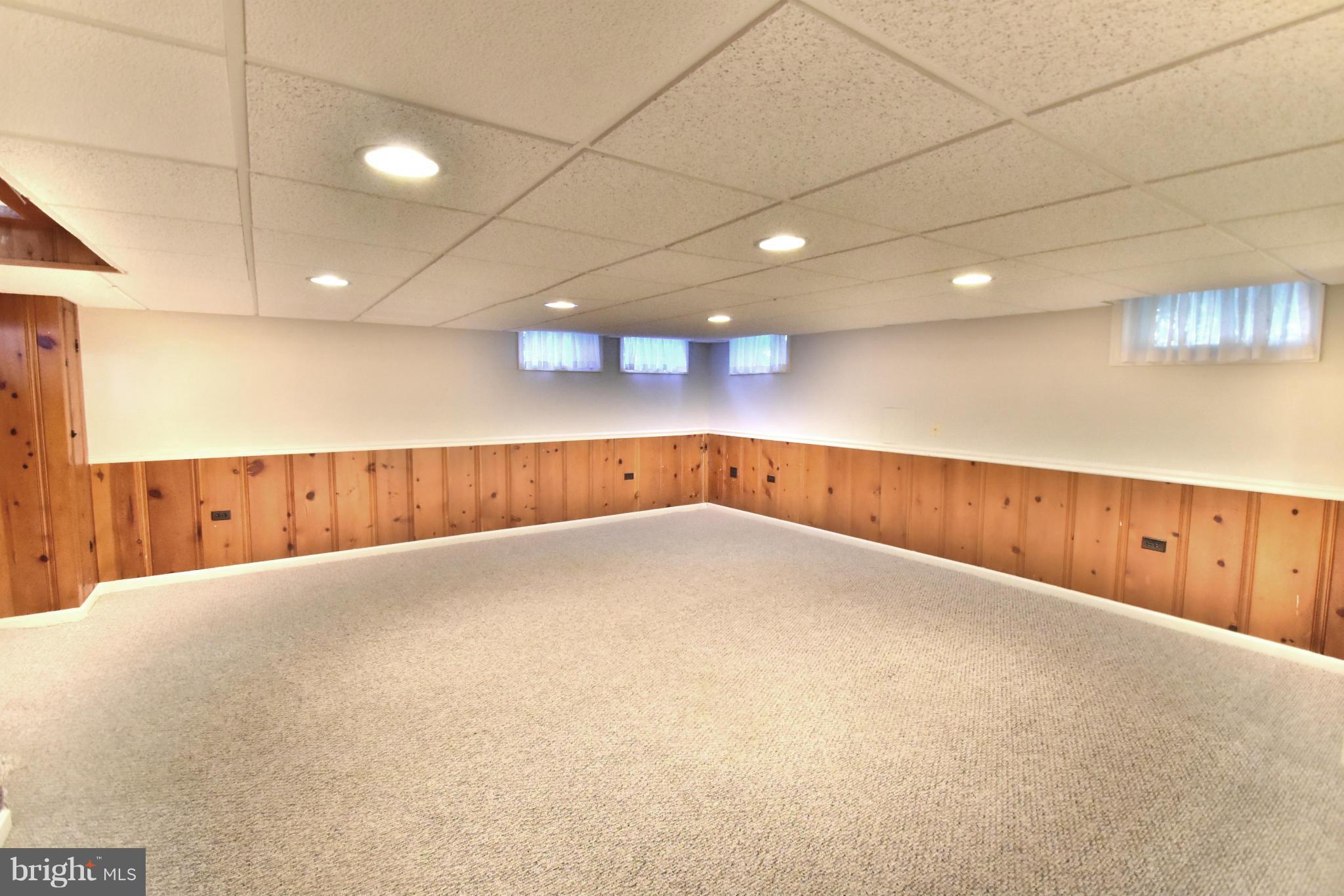 365 Whitfield Road Catonsville, MD 21228 - Photo 23 of 26 Open concept w/berber w/w,recessed lights