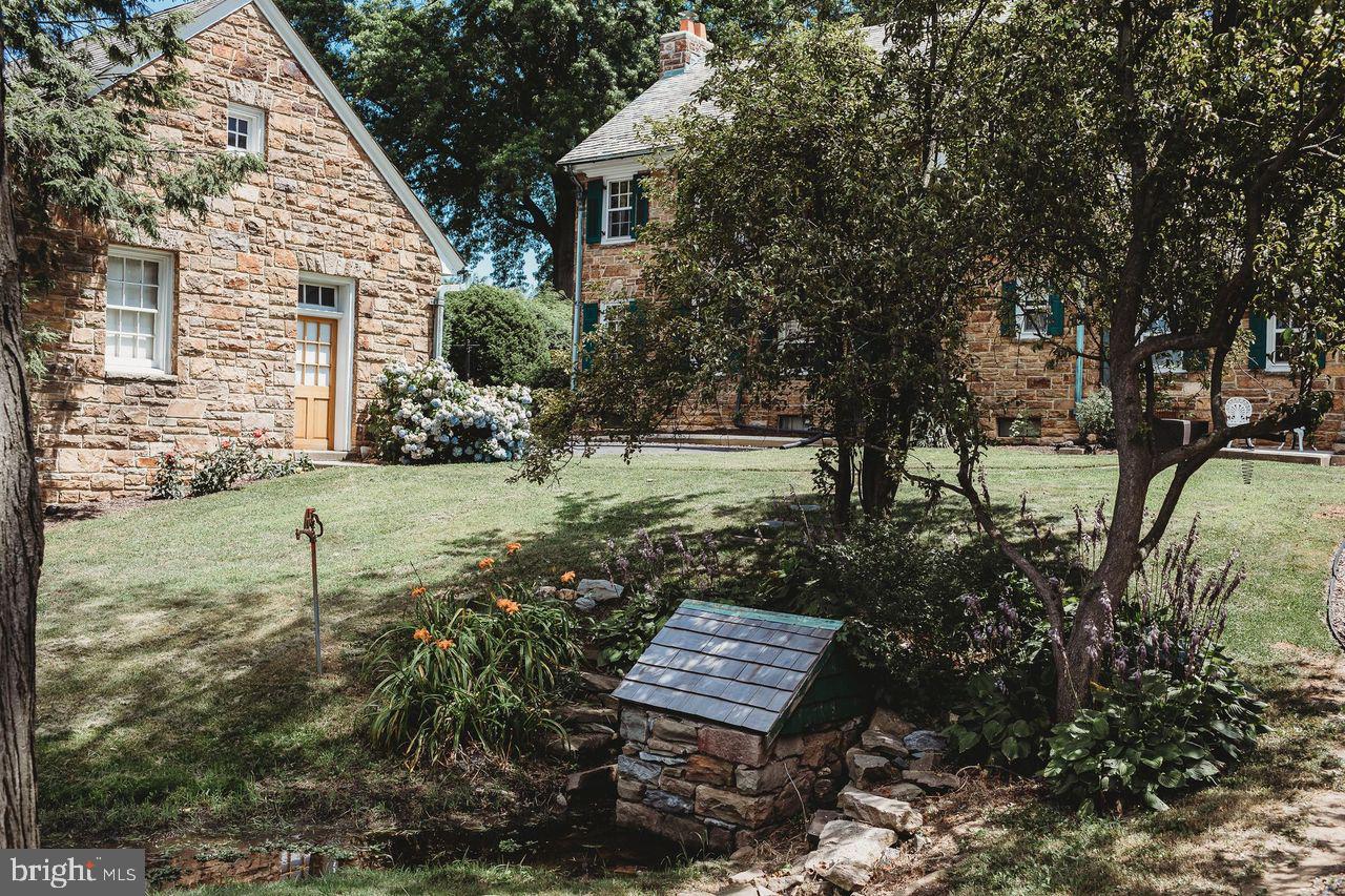 8 Eastern Boulevard York, PA 17402 - Photo 11 of 44 Impressive Landscaping