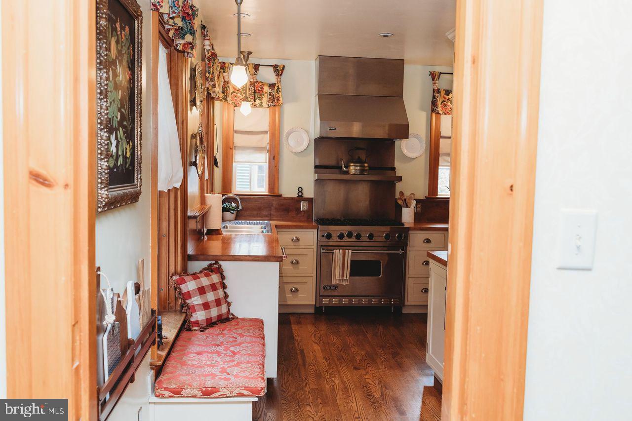 8 Eastern Boulevard York, PA 17402 - Photo 19 of 44 Cozy & Inviting , right down to the window seat