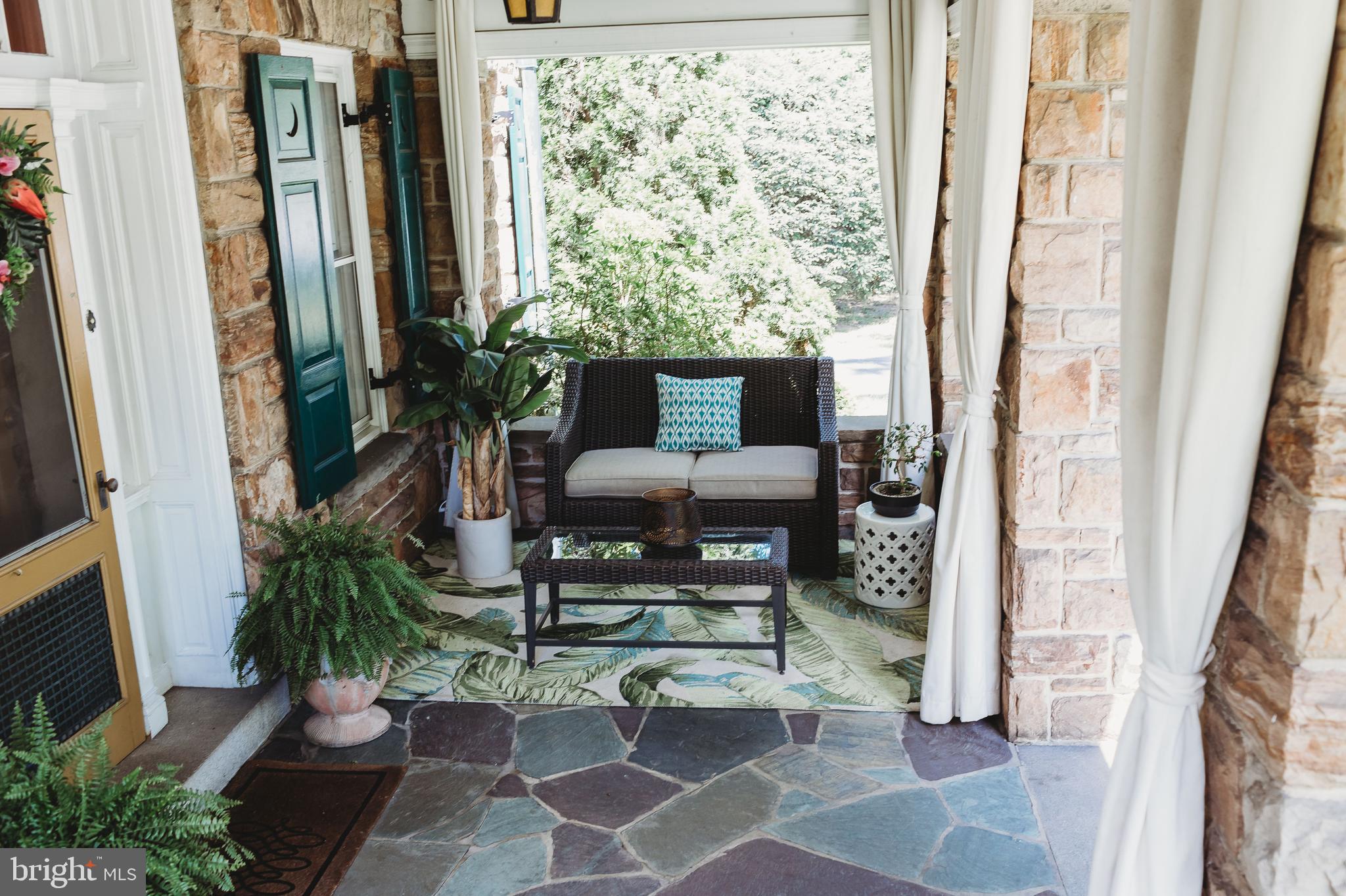 8 Eastern Boulevard York, PA 17402 - Photo 3 of 44 Spacious & Charming Front Porch