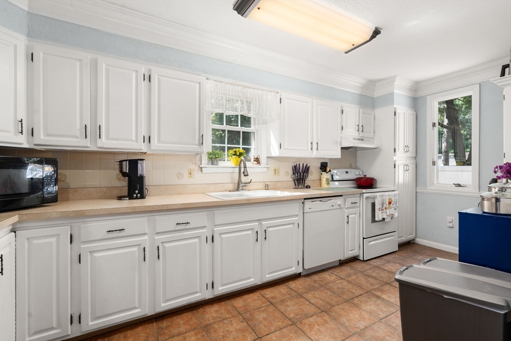 22 Union Road Norton, MA 02766 - Photo 4 of 37