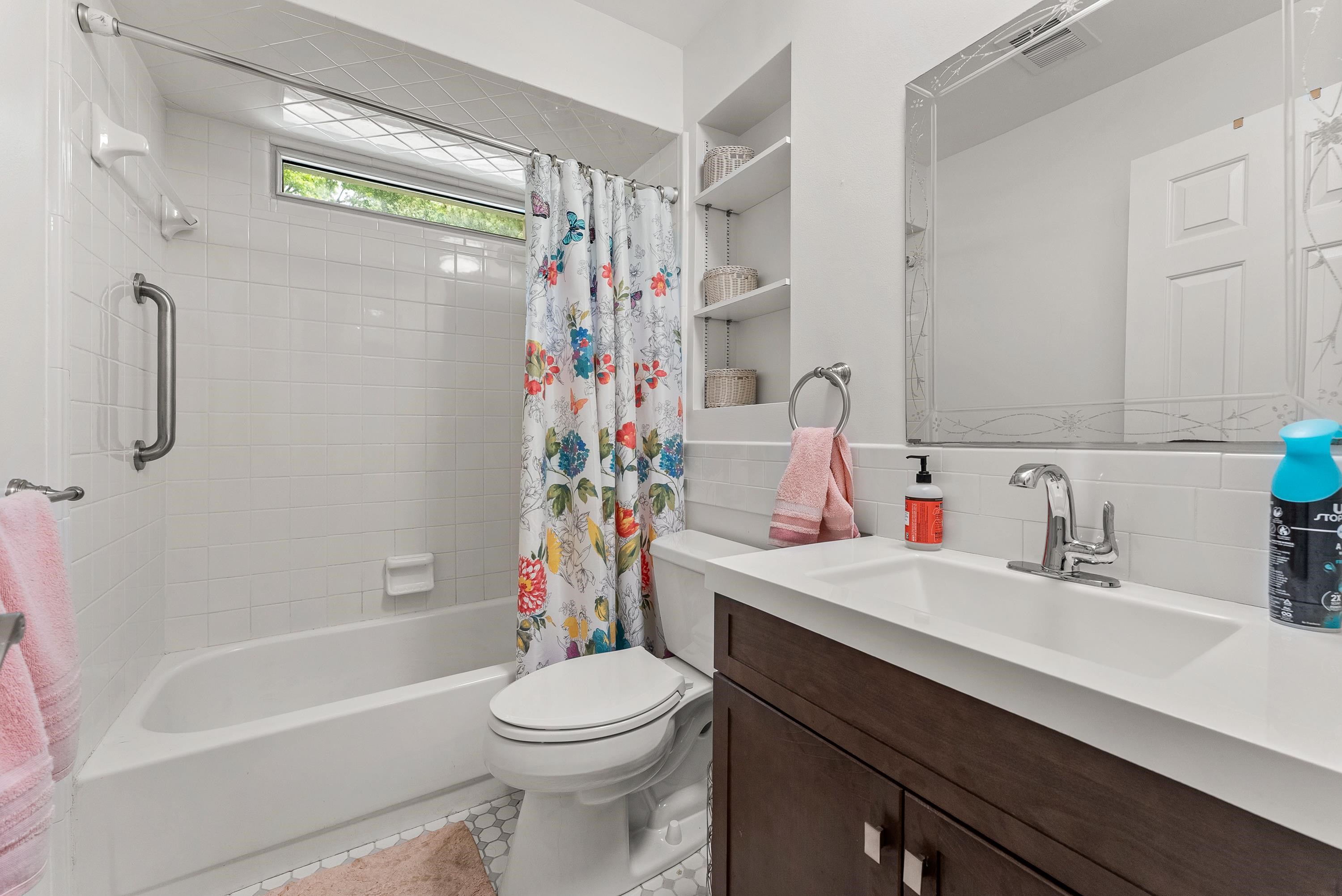 182 East Powell Road Collierville, TN 38017 - Photo 14 of 21 a bathroom with a sink a toilet and shower