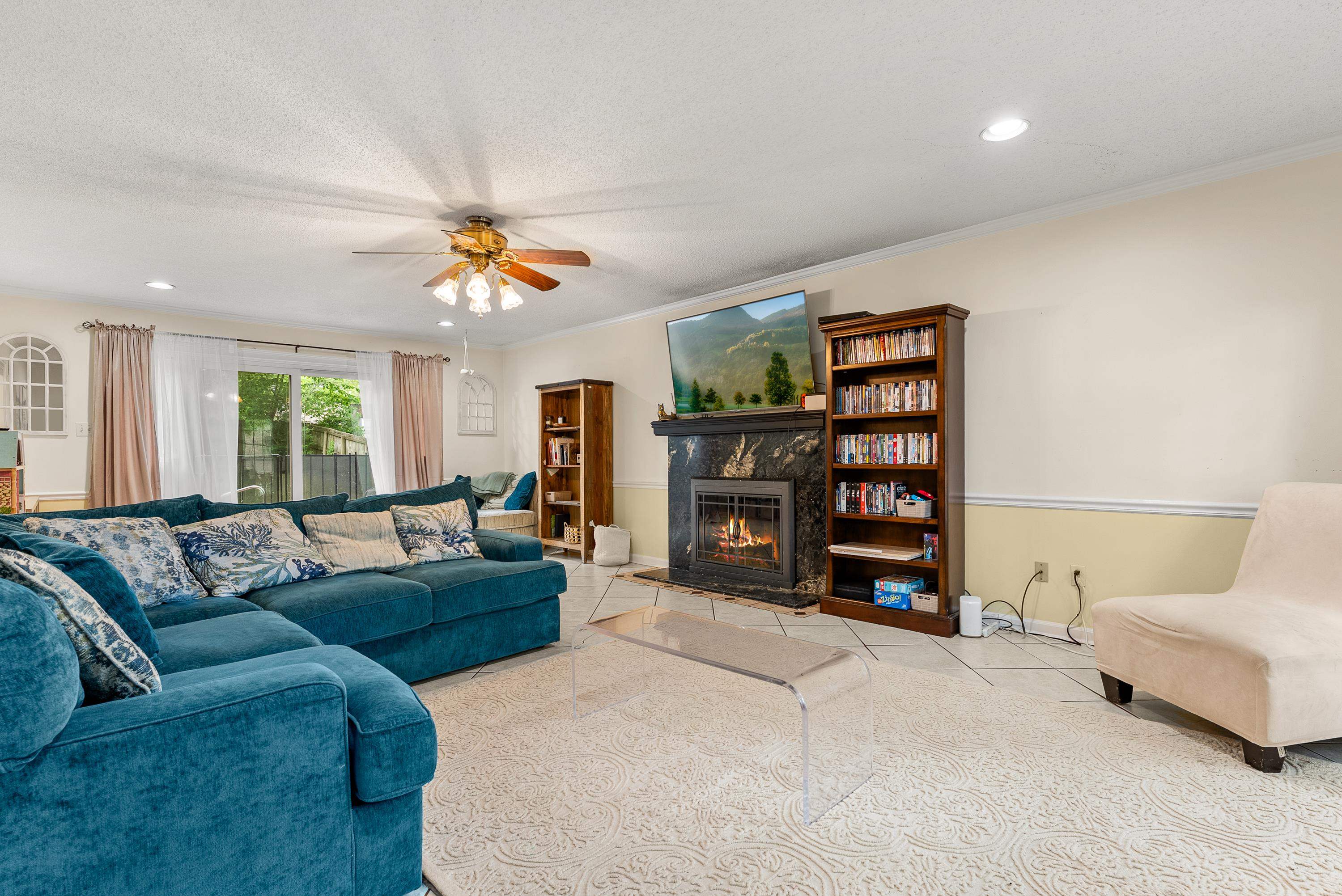 182 East Powell Road Collierville, TN 38017 - Photo 6 of 21 a living room with furniture and a couch