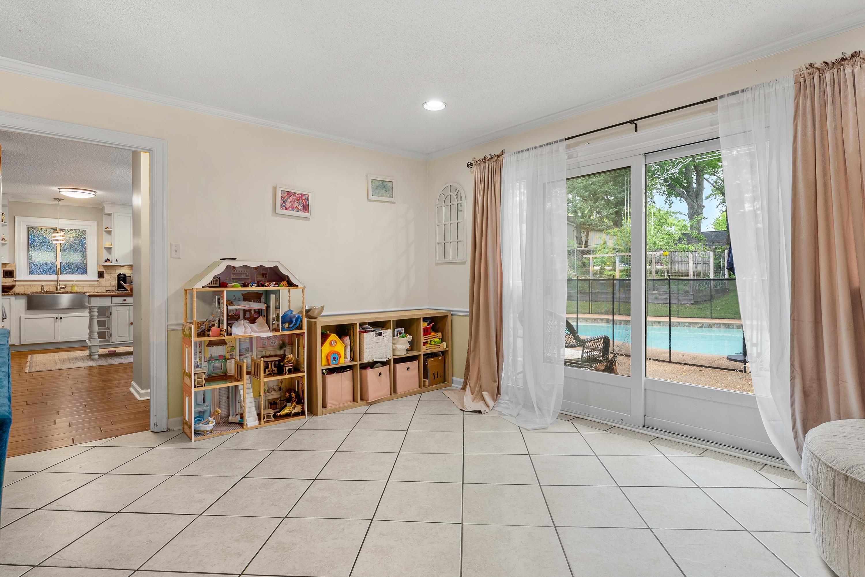 182 East Powell Road Collierville, TN 38017 - Photo 7 of 21 a living room with furniture cabinets and a table