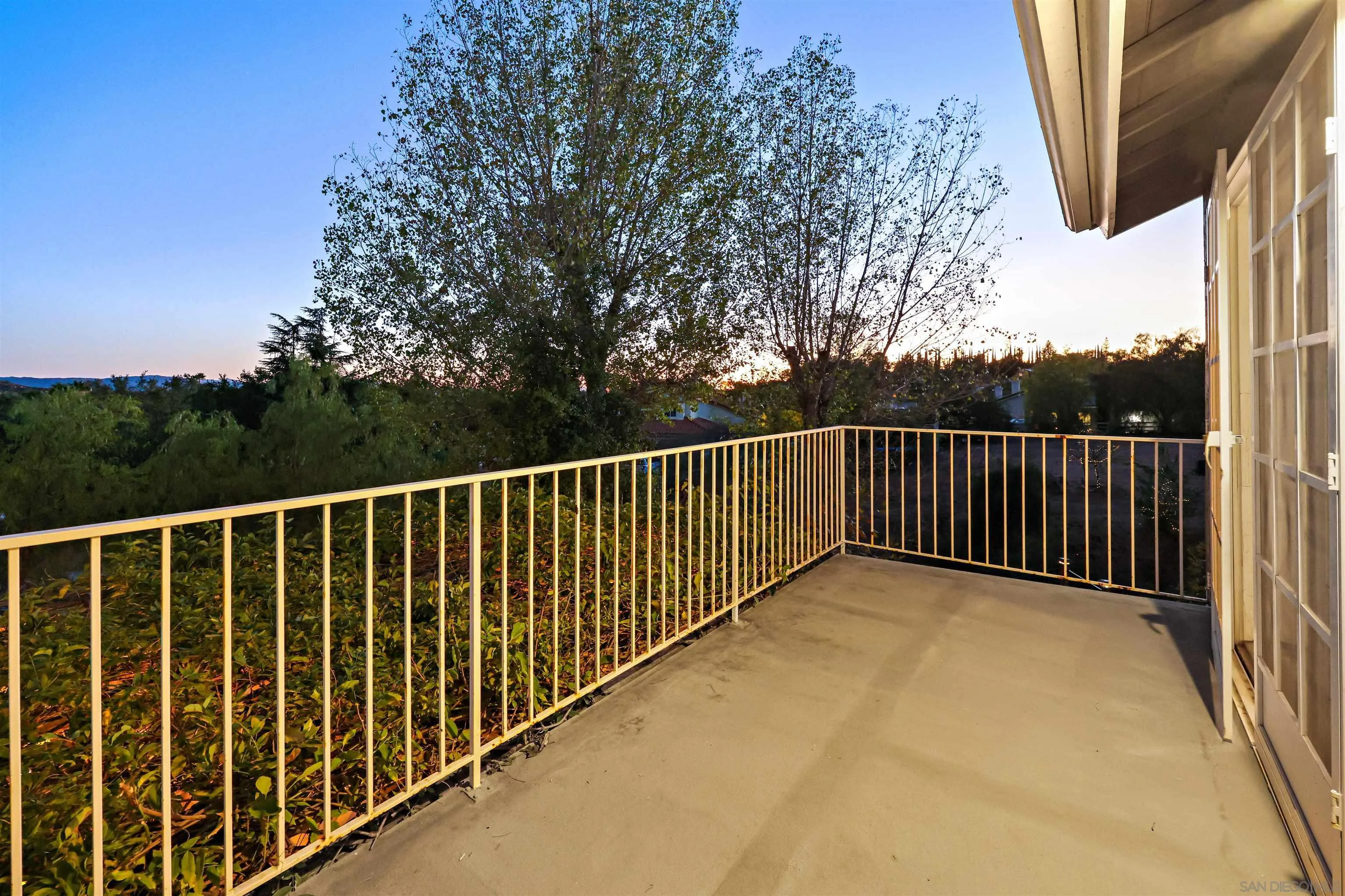 2457 Victoria Circle Alpine, CA 91901 - Photo 24 of 40 a view of a balcony with a pot