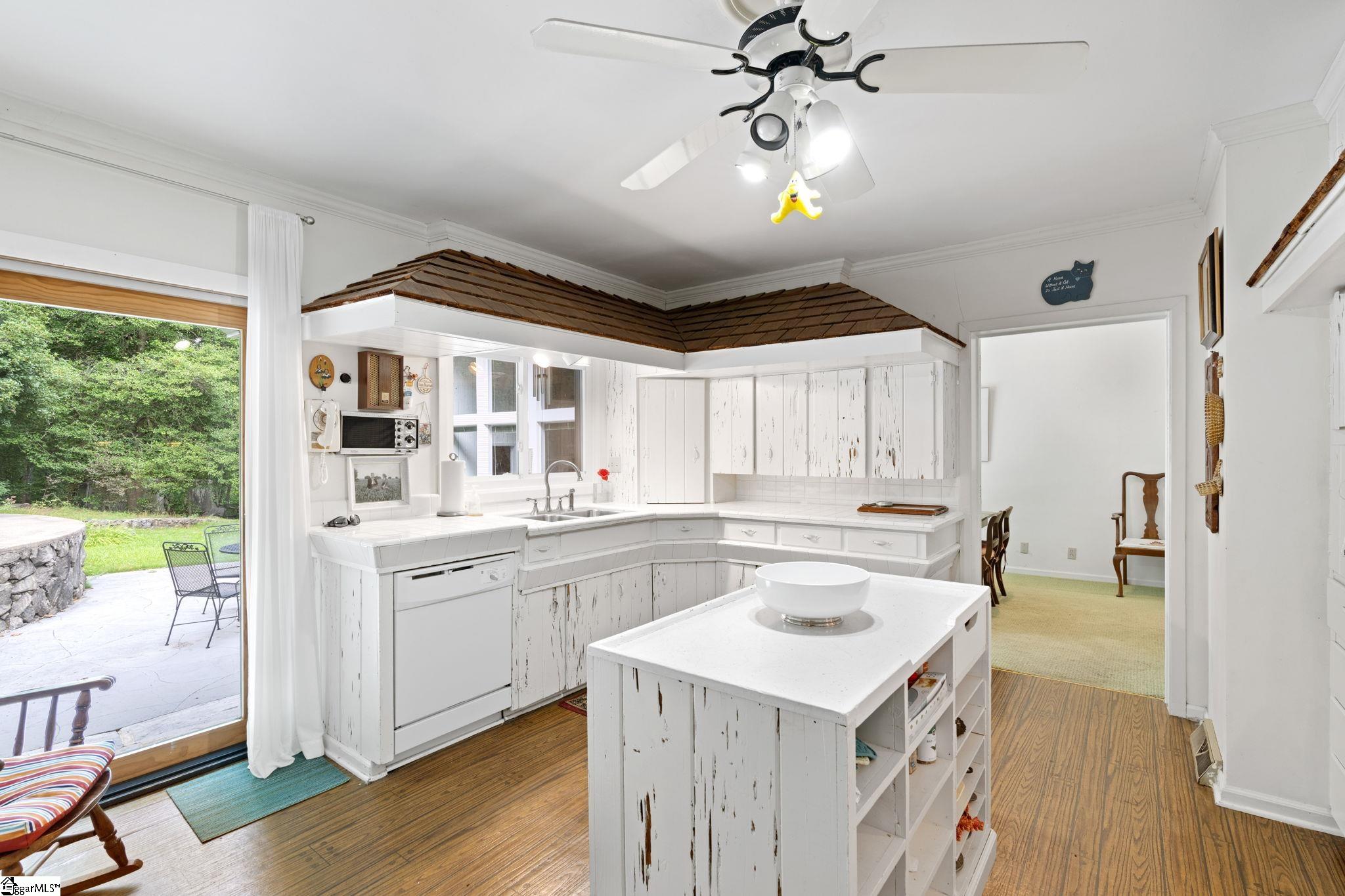 500 Old Altamont Road Greenville, SC 29609 - Photo 19 of 36
