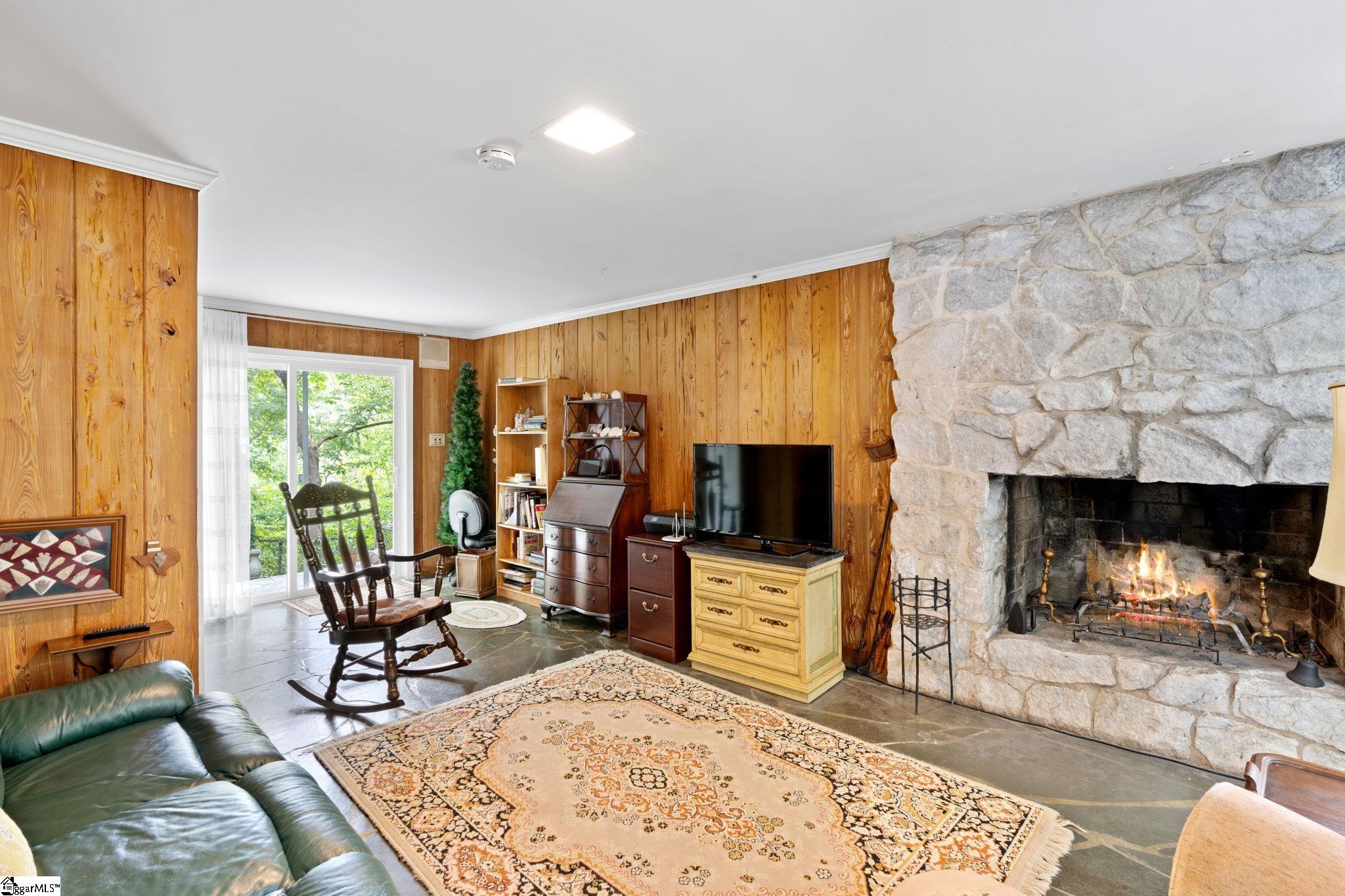 500 Old Altamont Road Greenville, SC 29609 - Photo 8 of 36
